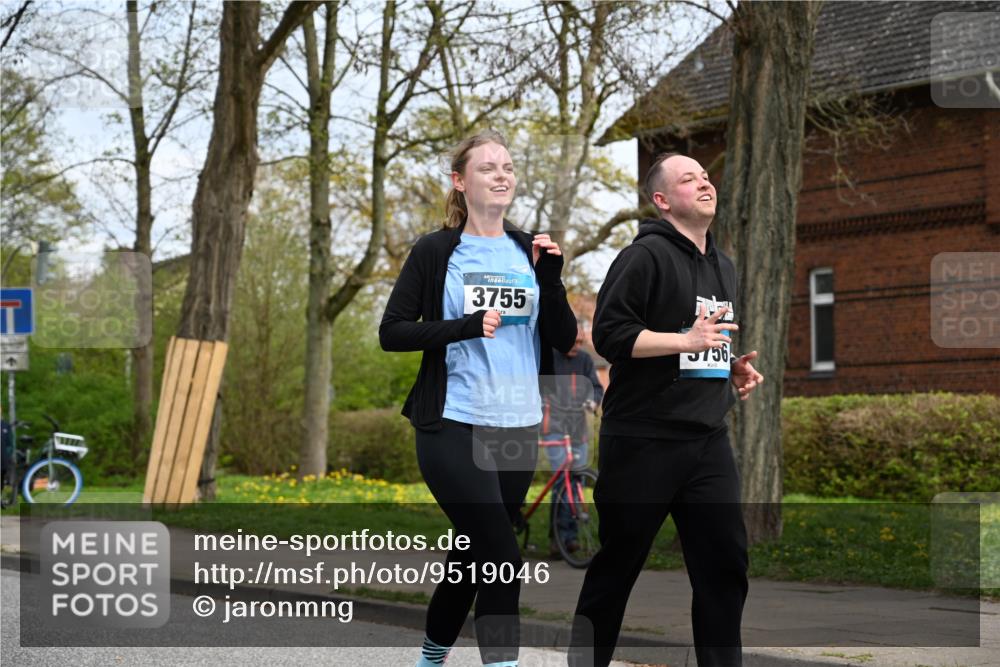 12.04.2026 - 45. Internationalen Wilhelmsburger Insellauf J. Mangold http://msf.ph/oto/9519046 12.04.2026 13:26:40 Ziel 5206, 2360, 5245, 2933, 2359, 4124, 2980, 3640, 2721, 3756, 3755, 2968, 2306, 2969, 3888, 3960, 3955 meine-sportfotos.de