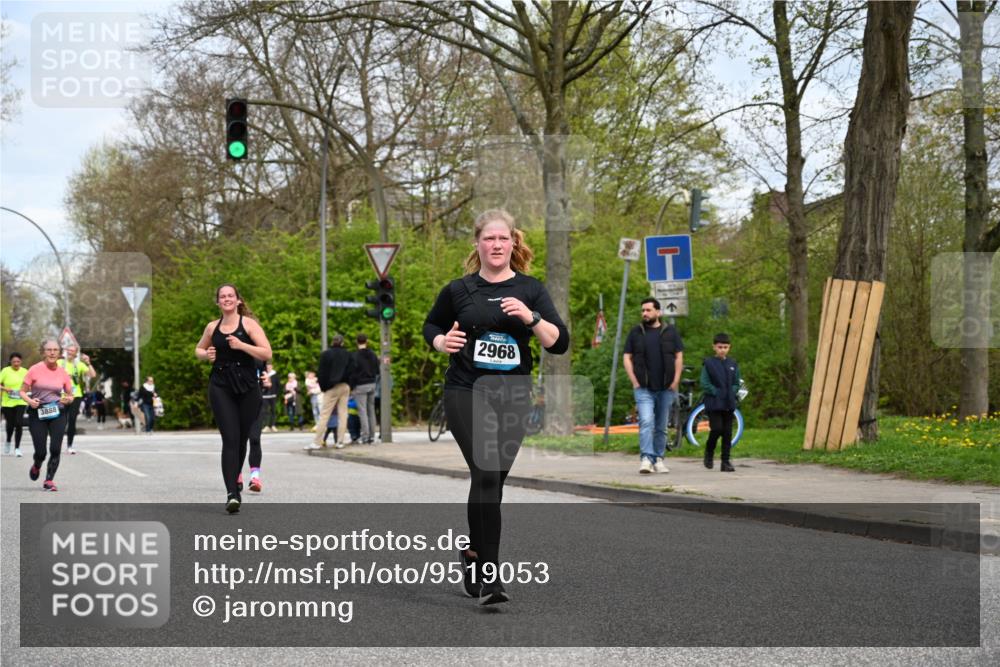 12.04.2026 - 45. Internationalen Wilhelmsburger Insellauf J. Mangold http://msf.ph/oto/9519053 12.04.2026 13:26:42 Ziel 5206, 2360, 5245, 2933, 2359, 4124, 2980, 3640, 2721, 3756, 3755, 2968, 2306, 2969, 3888, 3960, 3955 meine-sportfotos.de