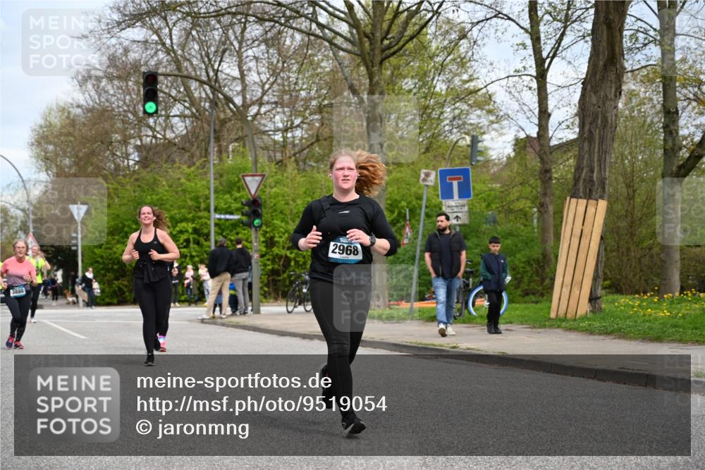12.04.2026 - 45. Internationalen Wilhelmsburger Insellauf J. Mangold http://msf.ph/oto/9519054 12.04.2026 13:26:42 Ziel 5206, 2360, 5245, 2933, 2359, 4124, 2980, 3640, 2721, 3756, 3755, 2968, 2306, 2969, 3888, 3960, 3955 meine-sportfotos.de