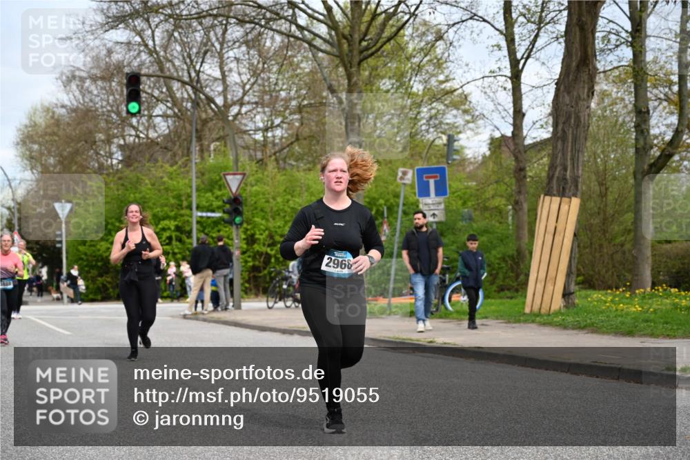12.04.2026 - 45. Internationalen Wilhelmsburger Insellauf J. Mangold http://msf.ph/oto/9519055 12.04.2026 13:26:42 Ziel 5206, 2360, 5245, 2933, 2359, 4124, 2980, 3640, 2721, 3756, 3755, 2968, 2306, 2969, 3888, 3960, 3955 meine-sportfotos.de