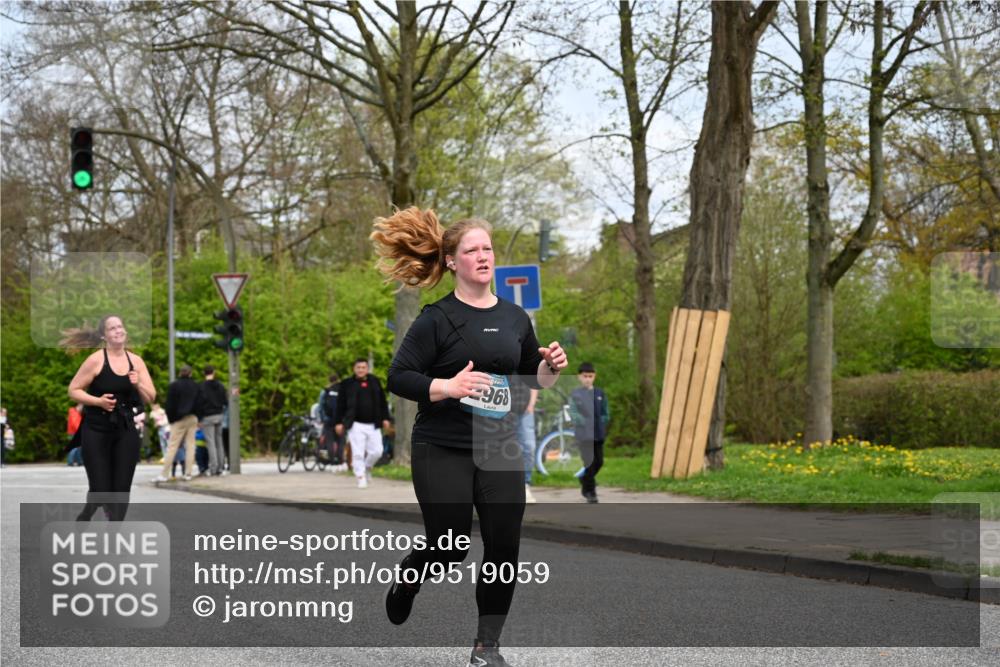 12.04.2026 - 45. Internationalen Wilhelmsburger Insellauf J. Mangold http://msf.ph/oto/9519059 12.04.2026 13:26:42 Ziel 5206, 2360, 5245, 2933, 2359, 4124, 2980, 3640, 2721, 3756, 3755, 2968, 2306, 2969, 3888, 3960, 3955 meine-sportfotos.de