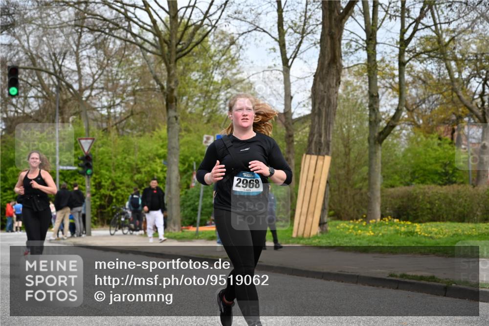 12.04.2026 - 45. Internationalen Wilhelmsburger Insellauf J. Mangold http://msf.ph/oto/9519062 12.04.2026 13:26:42 Ziel 5206, 2360, 5245, 2933, 2359, 4124, 2980, 3640, 2721, 3756, 3755, 2968, 2306, 2969, 3888, 3960, 3955 meine-sportfotos.de