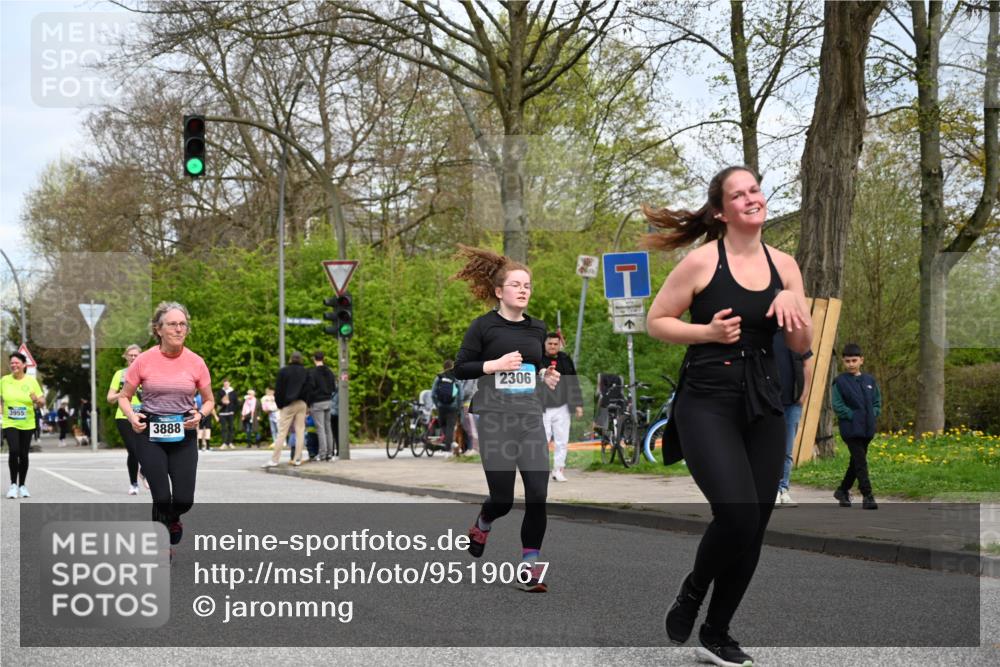 12.04.2026 - 45. Internationalen Wilhelmsburger Insellauf J. Mangold http://msf.ph/oto/9519067 12.04.2026 13:26:45 Ziel 4124, 2980, 3640, 2721, 3756, 3755, 2968, 2306, 2969, 3888, 3960, 3955, 4900 meine-sportfotos.de