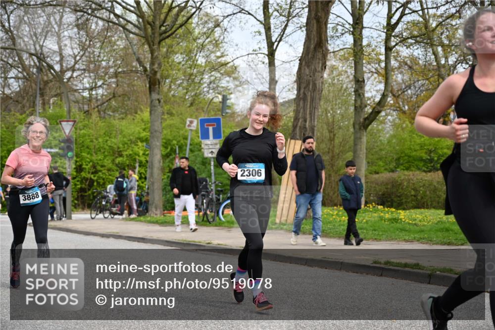 12.04.2026 - 45. Internationalen Wilhelmsburger Insellauf J. Mangold http://msf.ph/oto/9519078 12.04.2026 13:26:46 Ziel 2980, 3640, 2721, 3756, 3755, 2968, 2306, 2969, 2969, 3888, 3960, 3955, 4900 meine-sportfotos.de