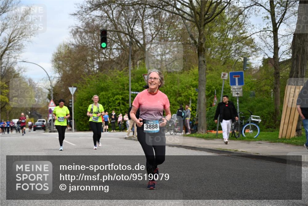 12.04.2026 - 45. Internationalen Wilhelmsburger Insellauf J. Mangold http://msf.ph/oto/9519079 12.04.2026 13:26:46 Ziel 2980, 3640, 2721, 3756, 3755, 2968, 2306, 2969, 2969, 3888, 3960, 3955, 4900 meine-sportfotos.de
