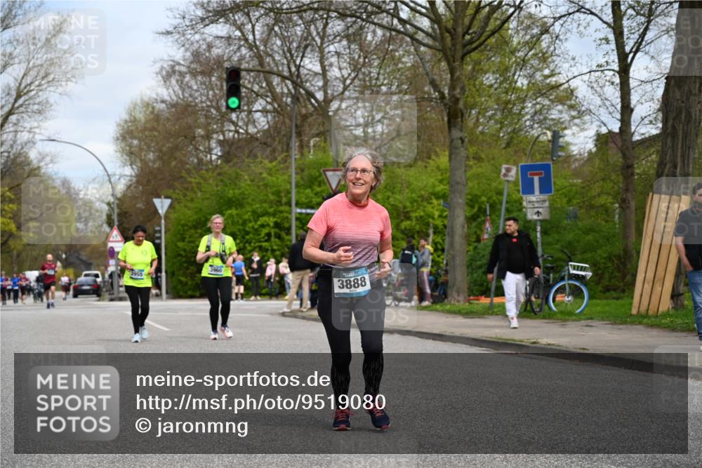 12.04.2026 - 45. Internationalen Wilhelmsburger Insellauf J. Mangold http://msf.ph/oto/9519080 12.04.2026 13:26:47 Ziel 2980, 3640, 2721, 3756, 3755, 2968, 2306, 2969, 3888, 3888, 3960, 3955, 4900 meine-sportfotos.de