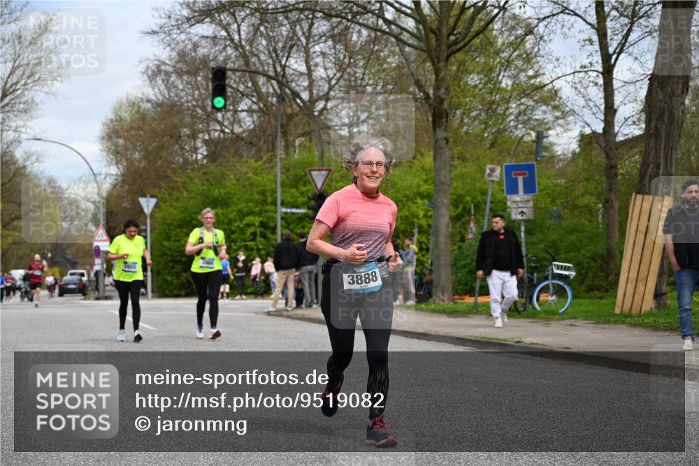 12.04.2026 - 45. Internationalen Wilhelmsburger Insellauf J. Mangold http://msf.ph/oto/9519082 12.04.2026 13:26:47 Ziel 2980, 3640, 2721, 3756, 3755, 2968, 2306, 2969, 3888, 3888, 3960, 3955, 4900 meine-sportfotos.de