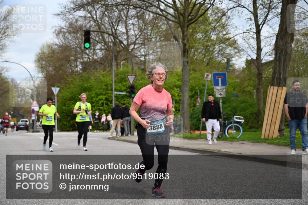12.04.2026 - 45. Internationalen Wilhelmsburger Insellauf J. Mangold http://msf.ph/oto/9519083 12.04.2026 13:26:47 Ziel 2980, 3640, 2721, 3756, 3755, 2968, 2306, 2969, 3888, 3888, 3960, 3955, 4900 meine-sportfotos.de