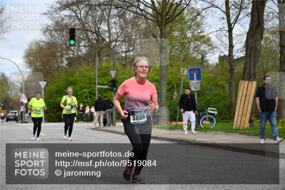 12.04.2026 - 45. Internationalen Wilhelmsburger Insellauf J. Mangold http://msf.ph/oto/9519084 12.04.2026 13:26:47 Ziel 2980, 3640, 2721, 3756, 3755, 2968, 2306, 2969, 3888, 3888, 3960, 3955, 4900 meine-sportfotos.de