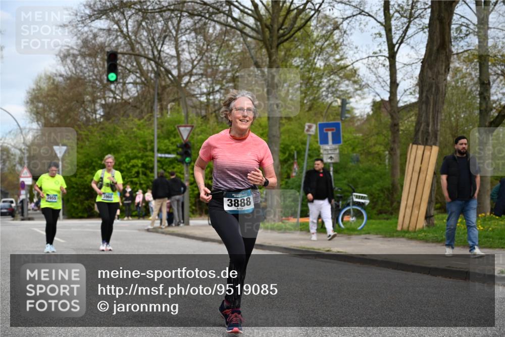 12.04.2026 - 45. Internationalen Wilhelmsburger Insellauf J. Mangold http://msf.ph/oto/9519085 12.04.2026 13:26:47 Ziel 2980, 3640, 2721, 3756, 3755, 2968, 2306, 2969, 3888, 3888, 3960, 3955, 4900 meine-sportfotos.de