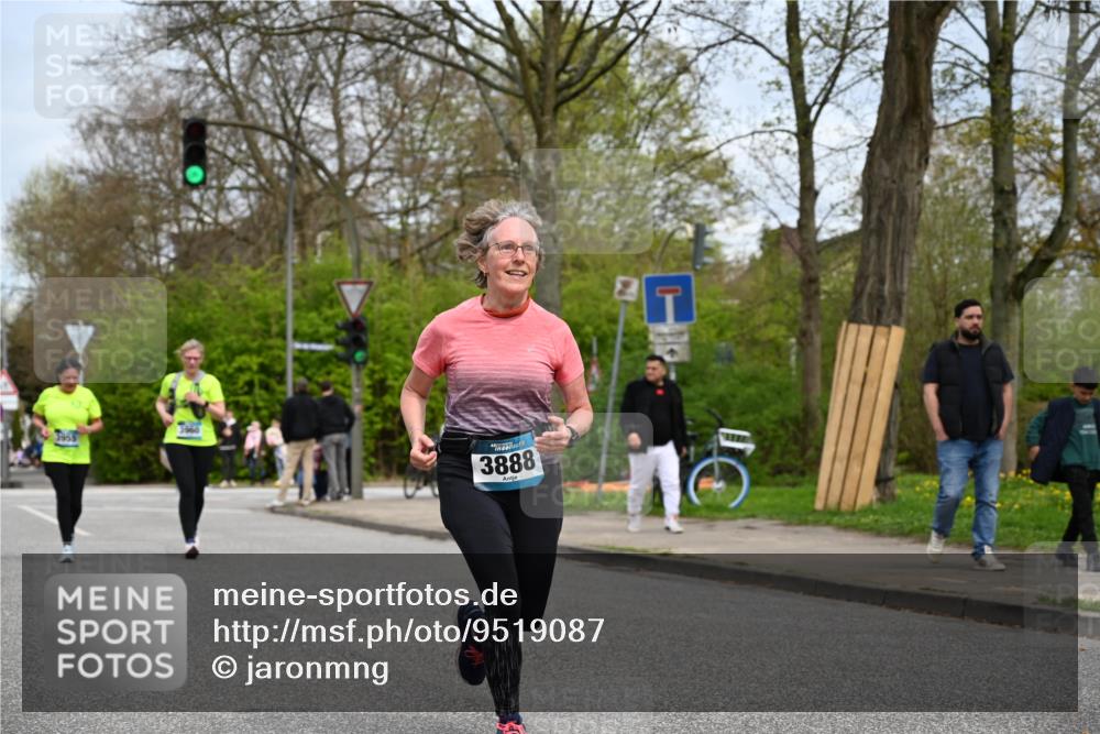 12.04.2026 - 45. Internationalen Wilhelmsburger Insellauf J. Mangold http://msf.ph/oto/9519087 12.04.2026 13:26:47 Ziel 2980, 3640, 2721, 3756, 3755, 2968, 2306, 2969, 3888, 3888, 3960, 3955, 4900 meine-sportfotos.de