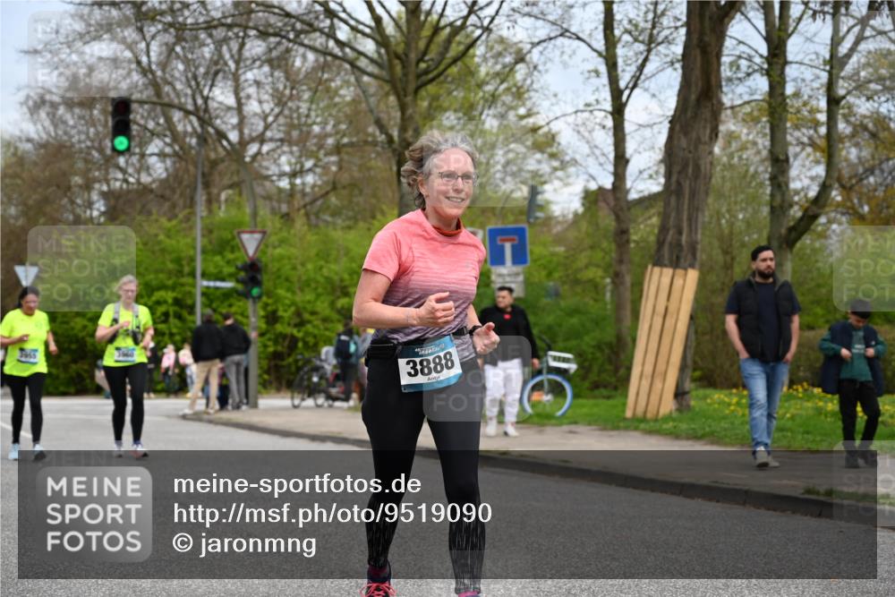 12.04.2026 - 45. Internationalen Wilhelmsburger Insellauf J. Mangold http://msf.ph/oto/9519090 12.04.2026 13:26:47 Ziel 2980, 3640, 2721, 3756, 3755, 2968, 2306, 2969, 3888, 3888, 3960, 3955, 4900 meine-sportfotos.de