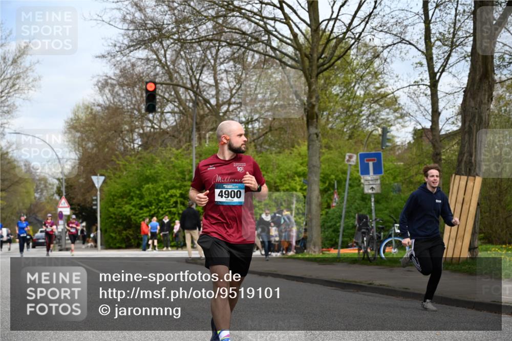 12.04.2026 - 45. Internationalen Wilhelmsburger Insellauf J. Mangold http://msf.ph/oto/9519101 12.04.2026 13:27:00 Ziel 2721, 3756, 3755, 2968, 2306, 2969, 3888, 3960, 3955, 4900, 2944, 2945, 5222, 3215 meine-sportfotos.de