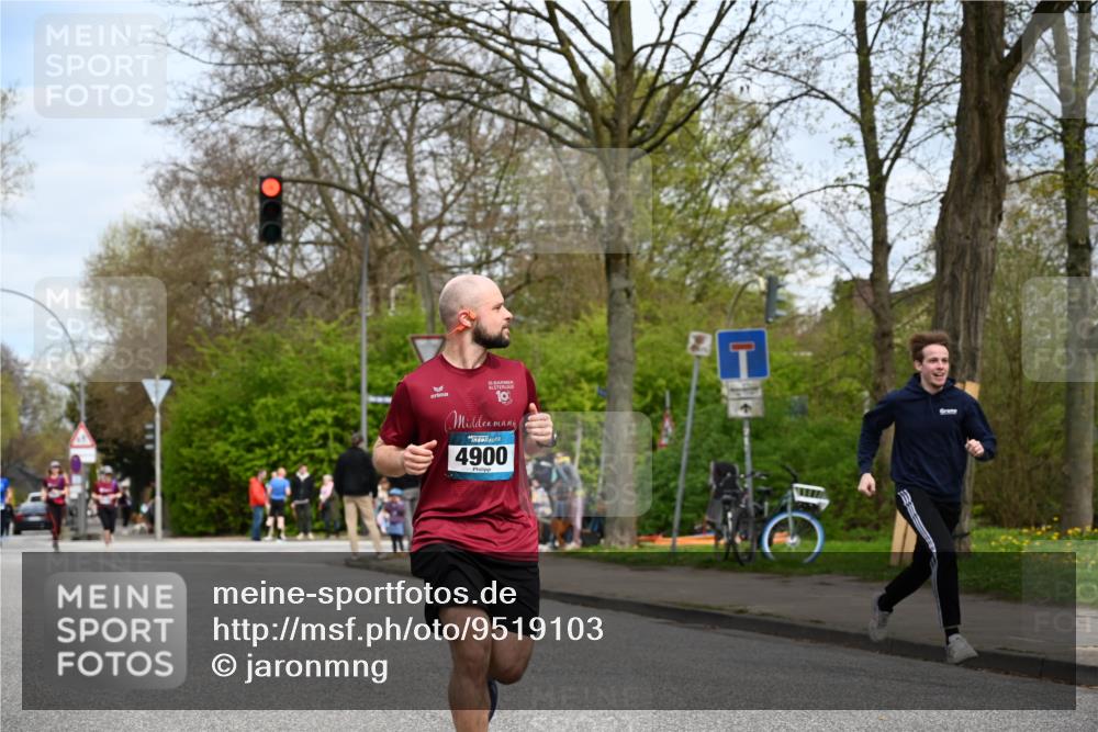 12.04.2026 - 45. Internationalen Wilhelmsburger Insellauf J. Mangold http://msf.ph/oto/9519103 12.04.2026 13:27:00 Ziel 2721, 3756, 3755, 2968, 2306, 2969, 3888, 3960, 3955, 4900, 2944, 2945, 5222, 3215 meine-sportfotos.de