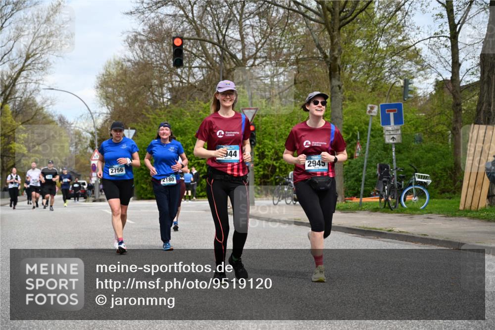 12.04.2026 - 45. Internationalen Wilhelmsburger Insellauf J. Mangold http://msf.ph/oto/9519120 12.04.2026 13:27:12 Ziel 2968, 2306, 2969, 3888, 3960, 3955, 4900, 2944, 2945, 5222, 3215, 2756, 2180, 3132, 2875, 3938, 3937 meine-sportfotos.de