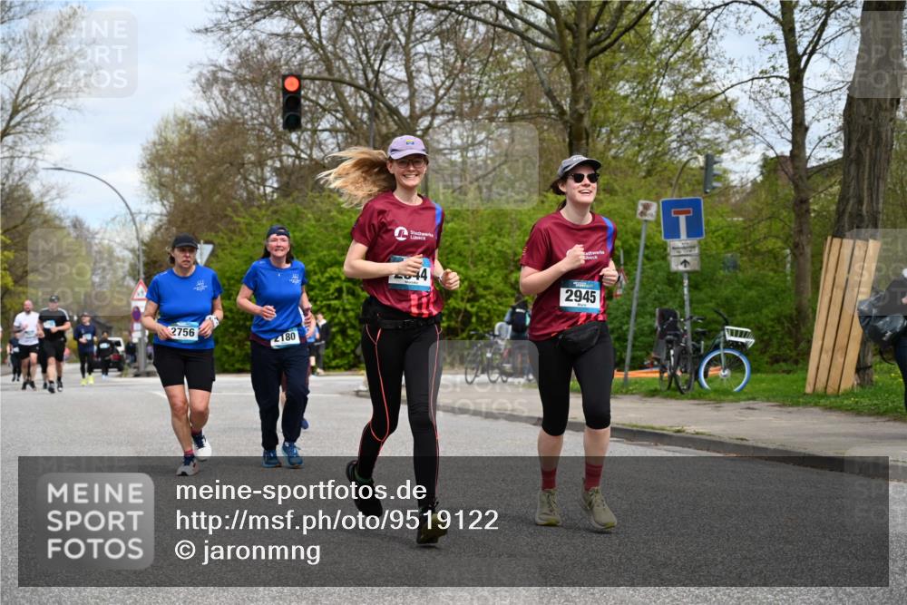 12.04.2026 - 45. Internationalen Wilhelmsburger Insellauf J. Mangold http://msf.ph/oto/9519122 12.04.2026 13:27:12 Ziel 2968, 2306, 2969, 3888, 3960, 3955, 4900, 2944, 2945, 5222, 3215, 2756, 2180, 3132, 2875, 3938, 3937 meine-sportfotos.de