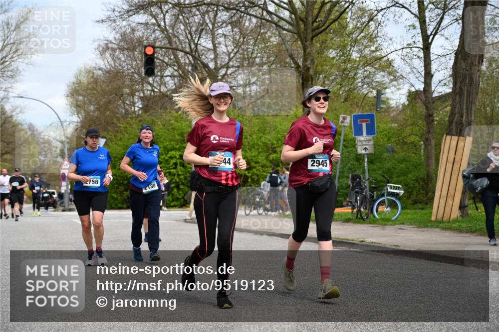 12.04.2026 - 45. Internationalen Wilhelmsburger Insellauf J. Mangold http://msf.ph/oto/9519123 12.04.2026 13:27:12 Ziel 2968, 2306, 2969, 3888, 3960, 3955, 4900, 2944, 2945, 5222, 3215, 2756, 2180, 3132, 2875, 3938, 3937 meine-sportfotos.de