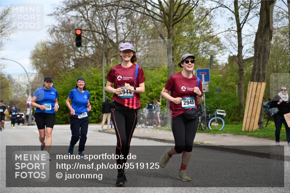 12.04.2026 - 45. Internationalen Wilhelmsburger Insellauf J. Mangold http://msf.ph/oto/9519125 12.04.2026 13:27:12 Ziel 2968, 2306, 2969, 3888, 3960, 3955, 4900, 2944, 2945, 5222, 3215, 2756, 2180, 3132, 2875, 3938, 3937 meine-sportfotos.de