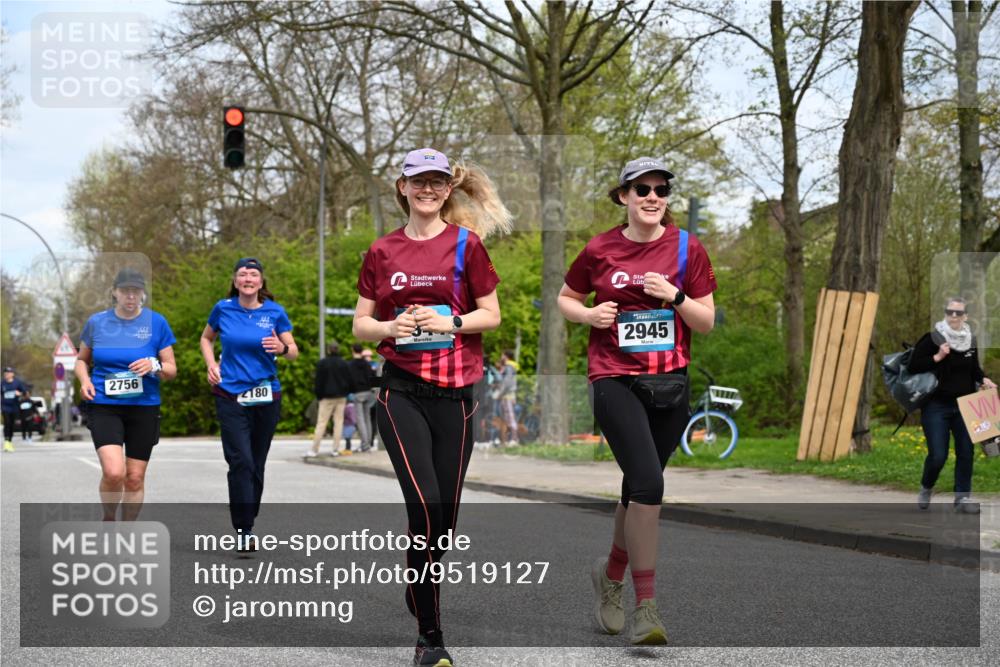 12.04.2026 - 45. Internationalen Wilhelmsburger Insellauf J. Mangold http://msf.ph/oto/9519127 12.04.2026 13:27:13 Ziel 2968, 2306, 2969, 3888, 3960, 3955, 4900, 2944, 2945, 5222, 3215, 2756, 2180, 3132, 2875, 3938, 3937 meine-sportfotos.de