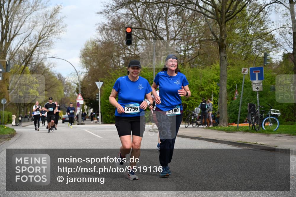 12.04.2026 - 45. Internationalen Wilhelmsburger Insellauf J. Mangold http://msf.ph/oto/9519136 12.04.2026 13:27:14 Ziel 2968, 2306, 2969, 3888, 3960, 3955, 4900, 2944, 2945, 5222, 3215, 2756, 2180, 3132, 2875, 3938, 3937 meine-sportfotos.de