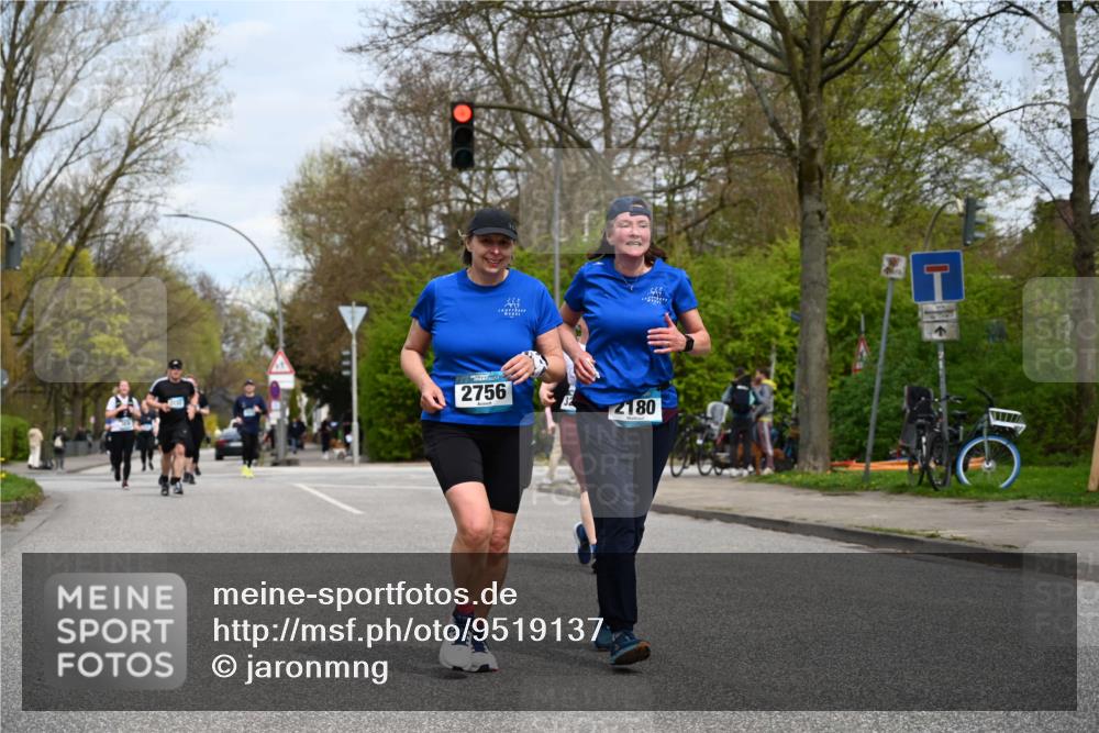 12.04.2026 - 45. Internationalen Wilhelmsburger Insellauf J. Mangold http://msf.ph/oto/9519137 12.04.2026 13:27:14 Ziel 2968, 2306, 2969, 3888, 3960, 3955, 4900, 2944, 2945, 5222, 3215, 2756, 2180, 3132, 2875, 3938, 3937 meine-sportfotos.de