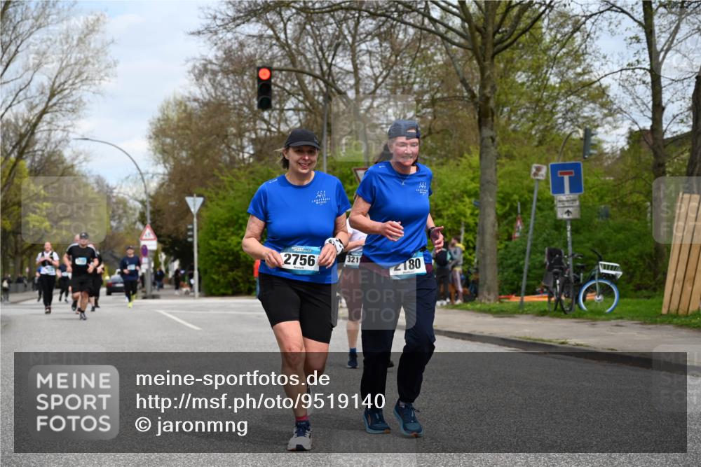 12.04.2026 - 45. Internationalen Wilhelmsburger Insellauf J. Mangold http://msf.ph/oto/9519140 12.04.2026 13:27:14 Ziel 2968, 2306, 2969, 3888, 3960, 3955, 4900, 2944, 2945, 5222, 3215, 2756, 2180, 3132, 2875, 3938, 3937 meine-sportfotos.de