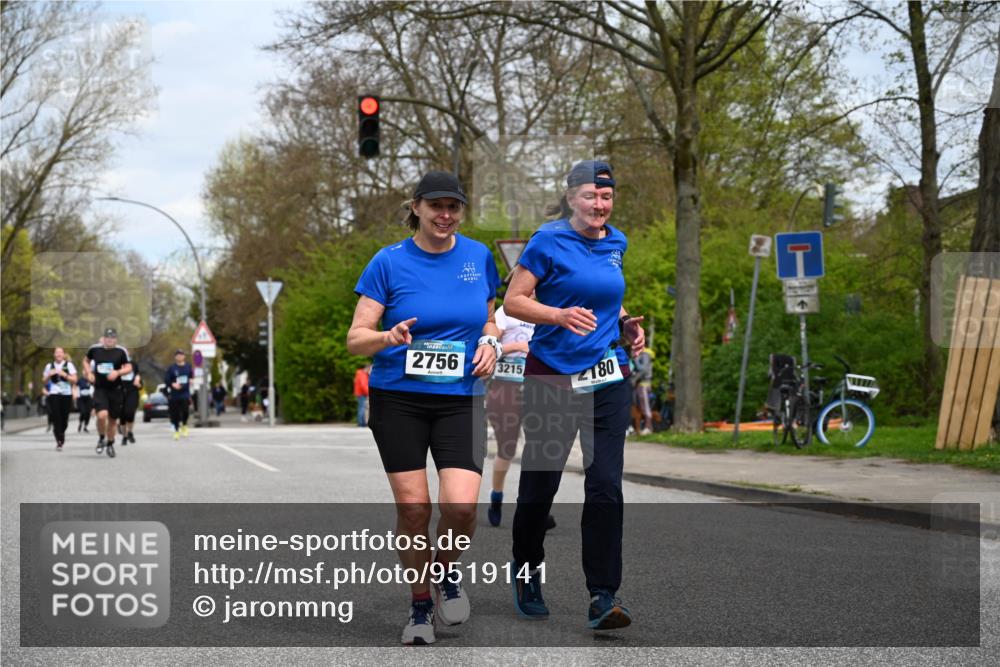 12.04.2026 - 45. Internationalen Wilhelmsburger Insellauf J. Mangold http://msf.ph/oto/9519141 12.04.2026 13:27:14 Ziel 2968, 2306, 2969, 3888, 3960, 3955, 4900, 2944, 2945, 5222, 3215, 2756, 2180, 3132, 2875, 3938, 3937 meine-sportfotos.de