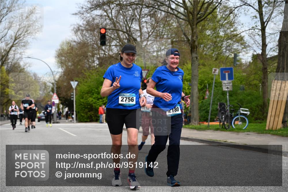 12.04.2026 - 45. Internationalen Wilhelmsburger Insellauf J. Mangold http://msf.ph/oto/9519142 12.04.2026 13:27:15 Ziel 2968, 2306, 2969, 3888, 3960, 3955, 4900, 2944, 2945, 5222, 3215, 2756, 2756, 2180, 3132, 2875, 3938, 3937, 4222, 4221 meine-sportfotos.de