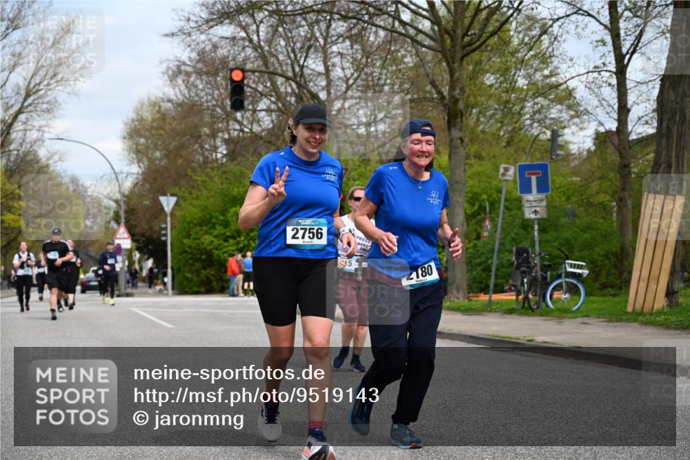 12.04.2026 - 45. Internationalen Wilhelmsburger Insellauf J. Mangold http://msf.ph/oto/9519143 12.04.2026 13:27:15 Ziel 2968, 2306, 2969, 3888, 3960, 3955, 4900, 2944, 2945, 5222, 3215, 2756, 2756, 2180, 3132, 2875, 3938, 3937, 4222, 4221 meine-sportfotos.de
