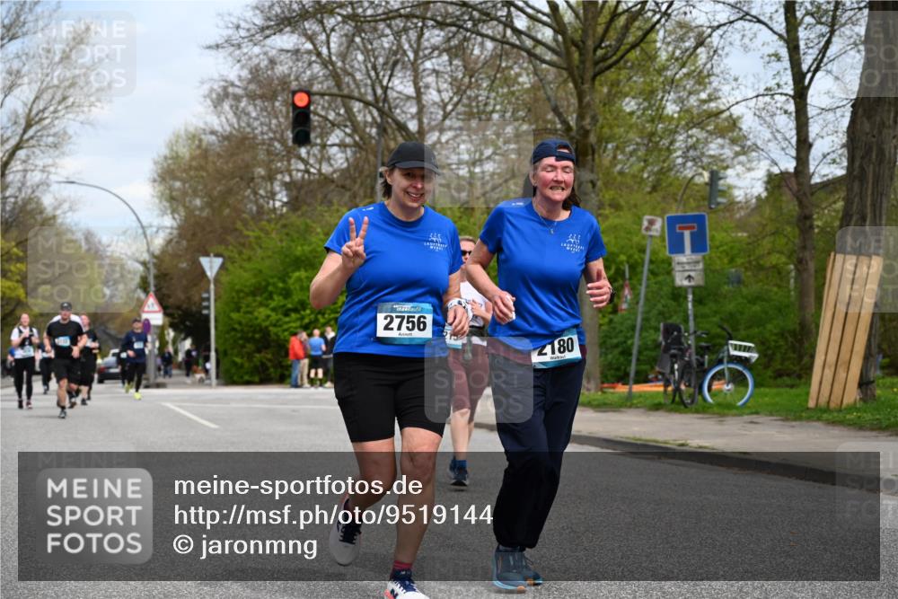 12.04.2026 - 45. Internationalen Wilhelmsburger Insellauf J. Mangold http://msf.ph/oto/9519144 12.04.2026 13:27:15 Ziel 2968, 2306, 2969, 3888, 3960, 3955, 4900, 2944, 2945, 5222, 3215, 2756, 2756, 2180, 3132, 2875, 3938, 3937, 4222, 4221 meine-sportfotos.de
