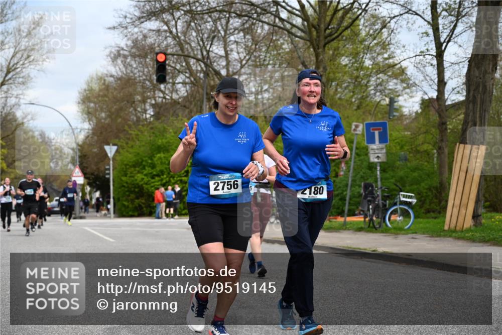 12.04.2026 - 45. Internationalen Wilhelmsburger Insellauf J. Mangold http://msf.ph/oto/9519145 12.04.2026 13:27:15 Ziel 2968, 2306, 2969, 3888, 3960, 3955, 4900, 2944, 2945, 5222, 3215, 2756, 2756, 2180, 3132, 2875, 3938, 3937, 4222, 4221 meine-sportfotos.de
