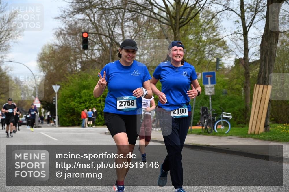 12.04.2026 - 45. Internationalen Wilhelmsburger Insellauf J. Mangold http://msf.ph/oto/9519146 12.04.2026 13:27:15 Ziel 2968, 2306, 2969, 3888, 3960, 3955, 4900, 2944, 2945, 5222, 3215, 2756, 2756, 2180, 3132, 2875, 3938, 3937, 4222, 4221 meine-sportfotos.de