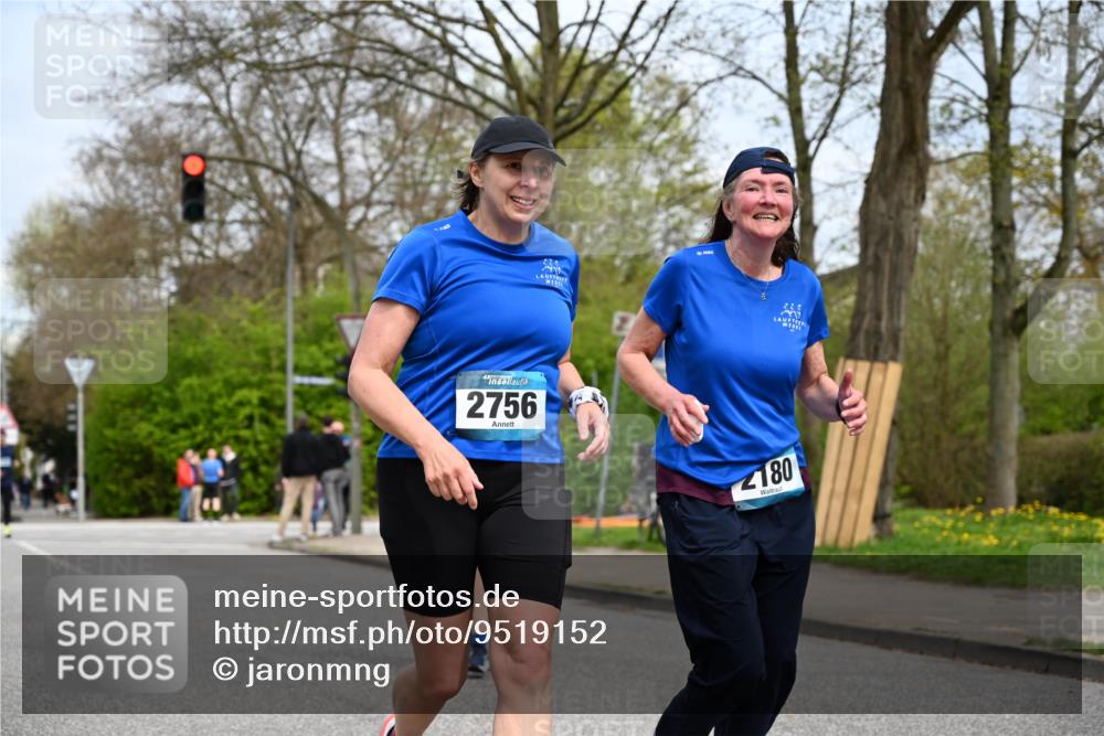 12.04.2026 - 45. Internationalen Wilhelmsburger Insellauf J. Mangold http://msf.ph/oto/9519152 12.04.2026 13:27:15 Ziel 2968, 2306, 2969, 3888, 3960, 3955, 4900, 2944, 2945, 5222, 3215, 2756, 2756, 2180, 3132, 2875, 3938, 3937, 4222, 4221 meine-sportfotos.de
