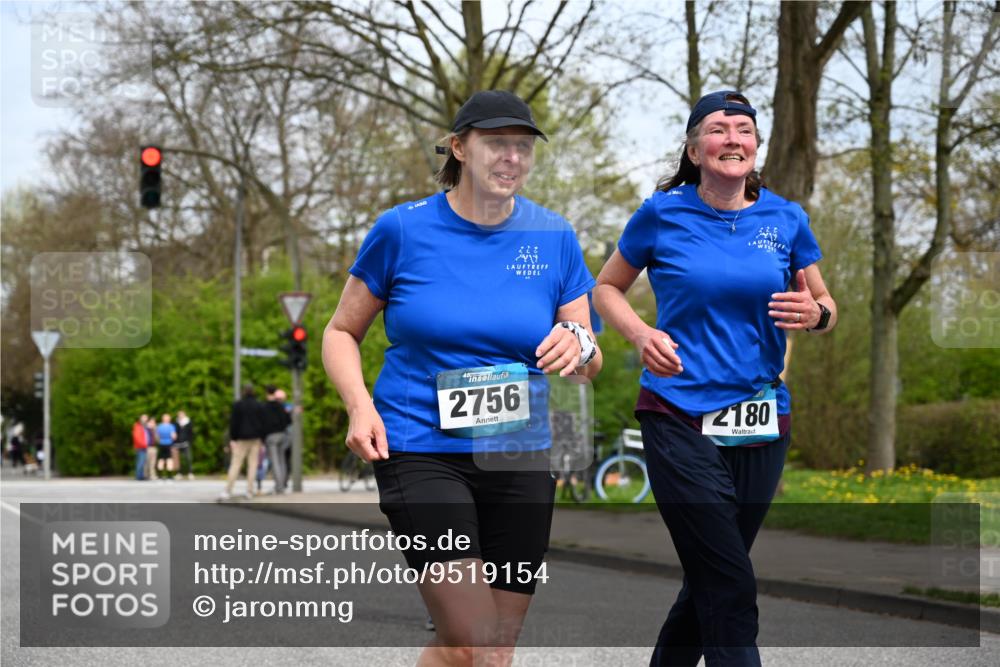 12.04.2026 - 45. Internationalen Wilhelmsburger Insellauf J. Mangold http://msf.ph/oto/9519154 12.04.2026 13:27:16 Ziel 2968, 2306, 2969, 3888, 3960, 3955, 4900, 2944, 2945, 5222, 3215, 2756, 2180, 2180, 3132, 2875, 3938, 3937, 4222, 4221, 4575, 4574 meine-sportfotos.de