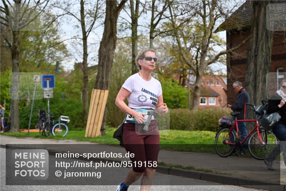 12.04.2026 - 45. Internationalen Wilhelmsburger Insellauf J. Mangold http://msf.ph/oto/9519158 12.04.2026 13:27:17 Ziel 2968, 2306, 2969, 3888, 3960, 3955, 4900, 2944, 2945, 5222, 3215, 2756, 2180, 3132, 3132, 2875, 3938, 3937, 4222, 4221, 4575, 4574 meine-sportfotos.de