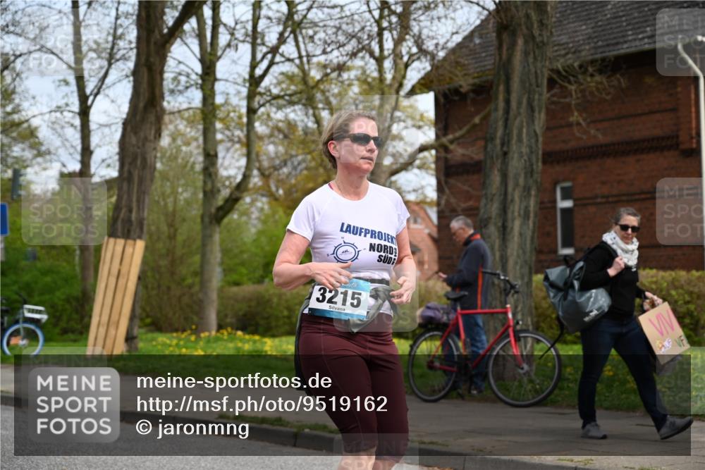 12.04.2026 - 45. Internationalen Wilhelmsburger Insellauf J. Mangold http://msf.ph/oto/9519162 12.04.2026 13:27:18 Ziel 2968, 2306, 2969, 3888, 3960, 3955, 4900, 2944, 2945, 2944, 2945, 5222, 3215, 2756, 2180, 3132, 2875, 3938, 3937, 4222, 4221, 4575, 4574 meine-sportfotos.de