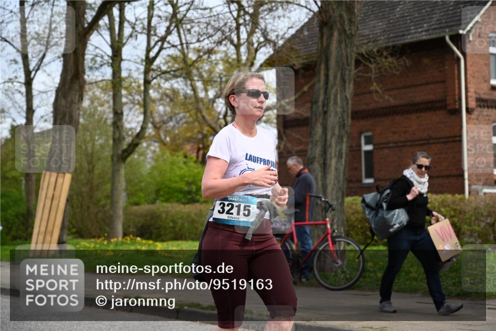 12.04.2026 - 45. Internationalen Wilhelmsburger Insellauf J. Mangold http://msf.ph/oto/9519163 12.04.2026 13:27:18 Ziel 2968, 2306, 2969, 3888, 3960, 3955, 4900, 2944, 2945, 2944, 2945, 5222, 3215, 2756, 2180, 3132, 2875, 3938, 3937, 4222, 4221, 4575, 4574 meine-sportfotos.de