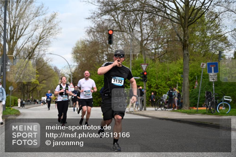 12.04.2026 - 45. Internationalen Wilhelmsburger Insellauf J. Mangold http://msf.ph/oto/9519166 12.04.2026 13:27:21 Ziel 2969, 3888, 3960, 3955, 4900, 2944, 2945, 5222, 3215, 2756, 2180, 3132, 2875, 3938, 3937, 4222, 4221, 4575, 4574 meine-sportfotos.de
