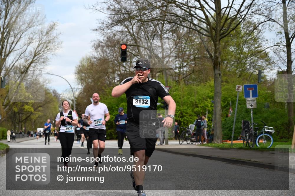 12.04.2026 - 45. Internationalen Wilhelmsburger Insellauf J. Mangold http://msf.ph/oto/9519170 12.04.2026 13:27:22 Ziel 2969, 3888, 3960, 3955, 4900, 2944, 2945, 5222, 3215, 2756, 2180, 3132, 2875, 3938, 3937, 3938, 3937, 4222, 4221, 4575, 4574 meine-sportfotos.de