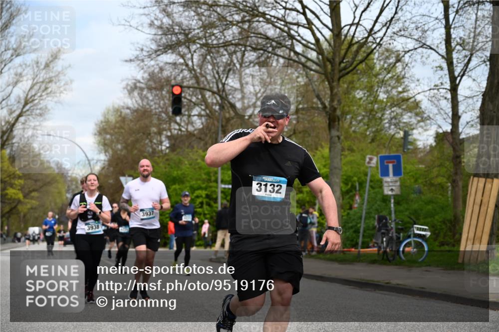 12.04.2026 - 45. Internationalen Wilhelmsburger Insellauf J. Mangold http://msf.ph/oto/9519176 12.04.2026 13:27:22 Ziel 2969, 3888, 3960, 3955, 4900, 2944, 2945, 5222, 3215, 2756, 2180, 3132, 2875, 3938, 3937, 3938, 3937, 4222, 4221, 4575, 4574 meine-sportfotos.de