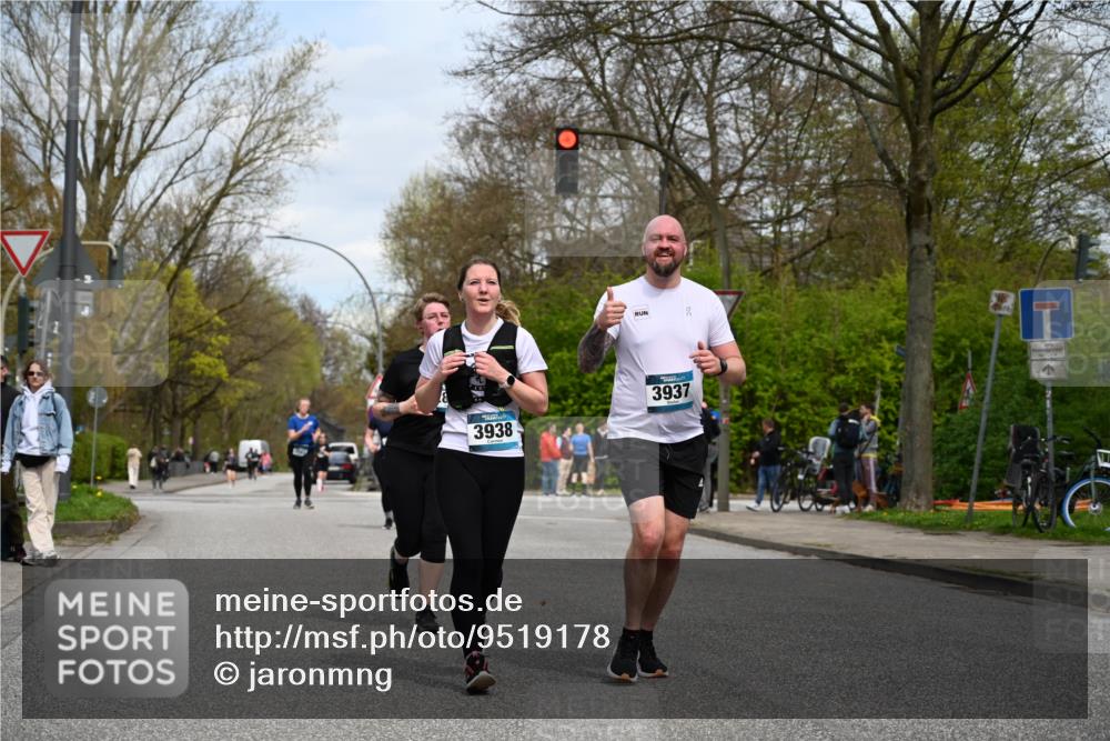 12.04.2026 - 45. Internationalen Wilhelmsburger Insellauf J. Mangold http://msf.ph/oto/9519178 12.04.2026 13:27:24 Ziel 3888, 3960, 3955, 4900, 2944, 2945, 5222, 3215, 2756, 2180, 3132, 2875, 3938, 3937, 4222, 4221, 4575, 4574 meine-sportfotos.de