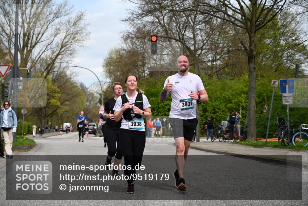 12.04.2026 - 45. Internationalen Wilhelmsburger Insellauf J. Mangold http://msf.ph/oto/9519179 12.04.2026 13:27:24 Ziel 3888, 3960, 3955, 4900, 2944, 2945, 5222, 3215, 2756, 2180, 3132, 2875, 3938, 3937, 4222, 4221, 4575, 4574 meine-sportfotos.de