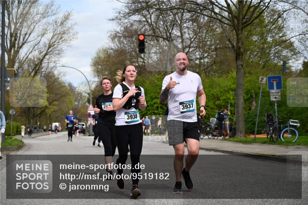12.04.2026 - 45. Internationalen Wilhelmsburger Insellauf J. Mangold http://msf.ph/oto/9519182 12.04.2026 13:27:24 Ziel 3888, 3960, 3955, 4900, 2944, 2945, 5222, 3215, 2756, 2180, 3132, 2875, 3938, 3937, 4222, 4221, 4575, 4574 meine-sportfotos.de