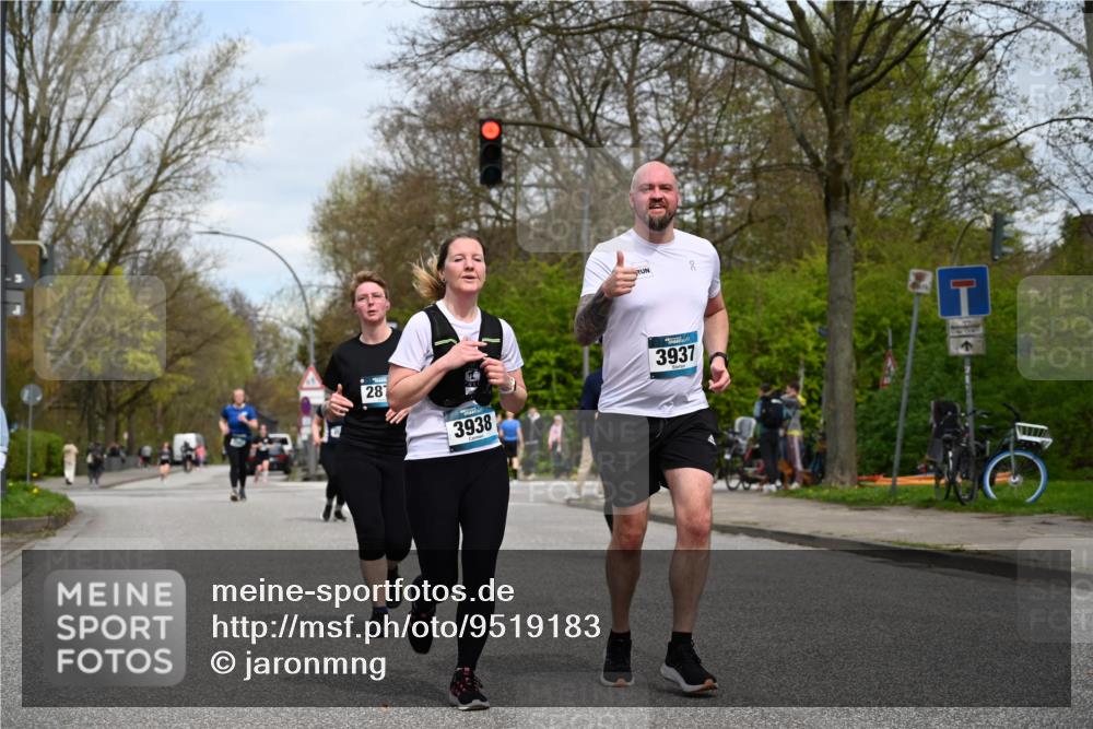 12.04.2026 - 45. Internationalen Wilhelmsburger Insellauf J. Mangold http://msf.ph/oto/9519183 12.04.2026 13:27:24 Ziel 3888, 3960, 3955, 4900, 2944, 2945, 5222, 3215, 2756, 2180, 3132, 2875, 3938, 3937, 4222, 4221, 4575, 4574 meine-sportfotos.de