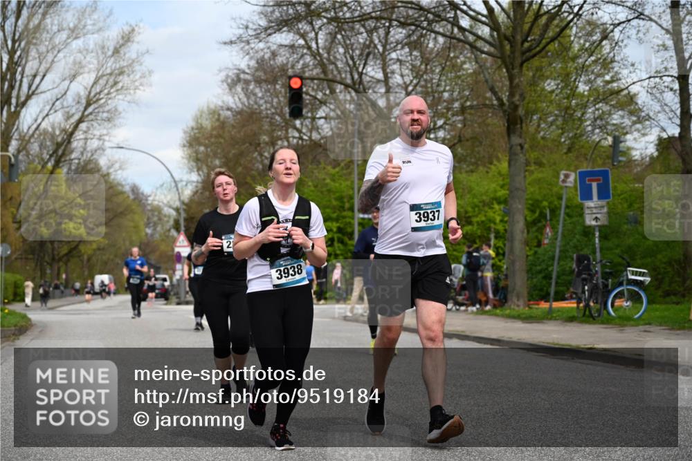 12.04.2026 - 45. Internationalen Wilhelmsburger Insellauf J. Mangold http://msf.ph/oto/9519184 12.04.2026 13:27:24 Ziel 3888, 3960, 3955, 4900, 2944, 2945, 5222, 3215, 2756, 2180, 3132, 2875, 3938, 3937, 4222, 4221, 4575, 4574 meine-sportfotos.de