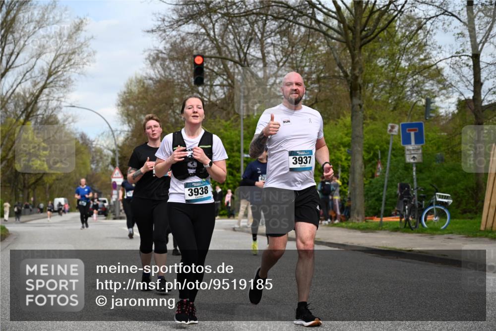 12.04.2026 - 45. Internationalen Wilhelmsburger Insellauf J. Mangold http://msf.ph/oto/9519185 12.04.2026 13:27:24 Ziel 3888, 3960, 3955, 4900, 2944, 2945, 5222, 3215, 2756, 2180, 3132, 2875, 3938, 3937, 4222, 4221, 4575, 4574 meine-sportfotos.de