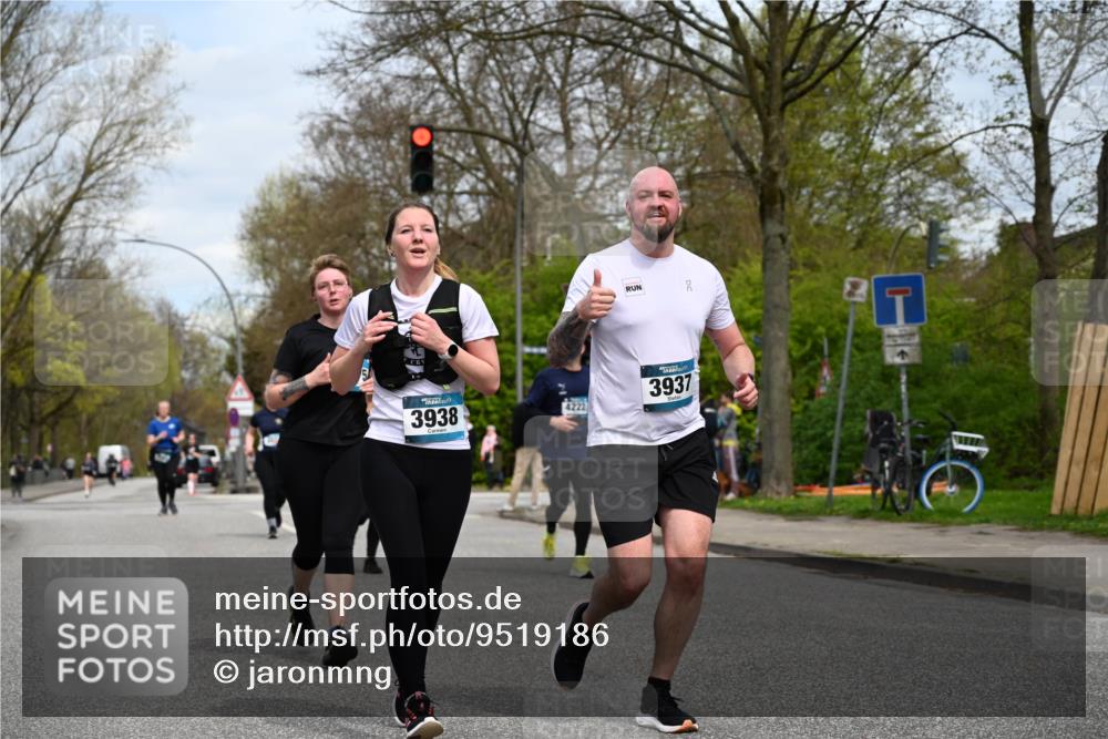 12.04.2026 - 45. Internationalen Wilhelmsburger Insellauf J. Mangold http://msf.ph/oto/9519186 12.04.2026 13:27:24 Ziel 3888, 3960, 3955, 4900, 2944, 2945, 5222, 3215, 2756, 2180, 3132, 2875, 3938, 3937, 4222, 4221, 4575, 4574 meine-sportfotos.de