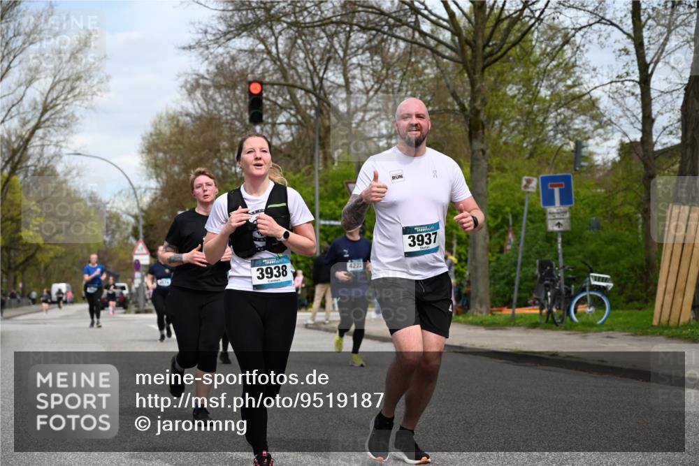 12.04.2026 - 45. Internationalen Wilhelmsburger Insellauf J. Mangold http://msf.ph/oto/9519187 12.04.2026 13:27:24 Ziel 3888, 3960, 3955, 4900, 2944, 2945, 5222, 3215, 2756, 2180, 3132, 2875, 3938, 3937, 4222, 4221, 4575, 4574 meine-sportfotos.de