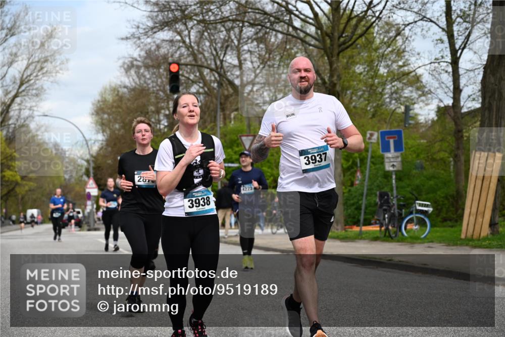 12.04.2026 - 45. Internationalen Wilhelmsburger Insellauf J. Mangold http://msf.ph/oto/9519189 12.04.2026 13:27:25 Ziel 3960, 3955, 4900, 2944, 2945, 5222, 3215, 2756, 2180, 3132, 2875, 3938, 3937, 4222, 4221, 4575, 4574 meine-sportfotos.de