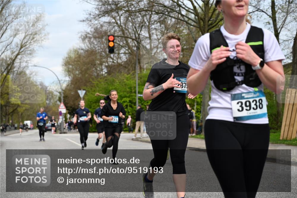 12.04.2026 - 45. Internationalen Wilhelmsburger Insellauf J. Mangold http://msf.ph/oto/9519193 12.04.2026 13:27:26 Ziel 3960, 3955, 4900, 2944, 2945, 5222, 3215, 2756, 2180, 3132, 2875, 3938, 3937, 4222, 4221, 4575, 4574 meine-sportfotos.de